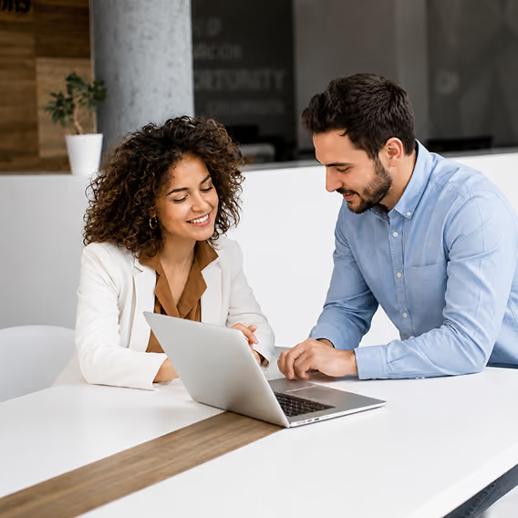 ¿Tienes una gran empresa? Contáctanos